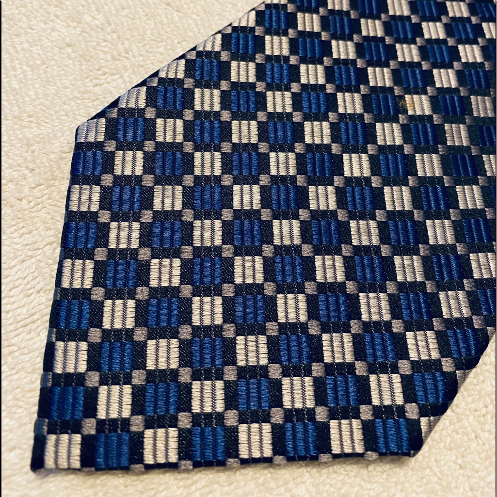 Brand New Stylish Tie By Geoffrey Beene
